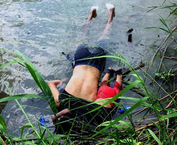 Migrante salvadorenho Oscar Martinez Ramirez e da filha morreram ao tentar atravessar o Rio Grande, que fica fronteira entre o México e os EUA