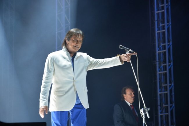 V. Conquista: Roberto Carlos faz o maior show da história da cidade no Lomantão