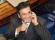 Aécio liga para aliados e nega renúncia