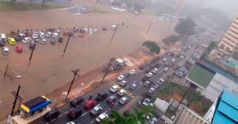 Salvador choveu em duas horas o correspondente a abril inteiro