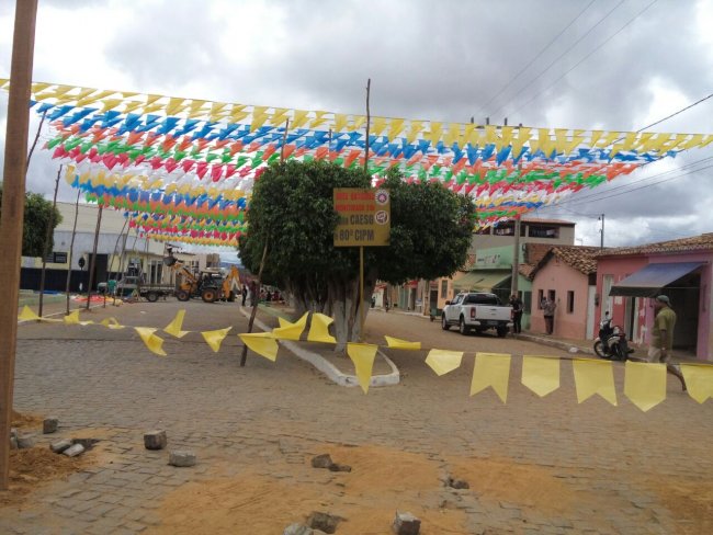 Condeúba: Ornamentação para os festejos juninos começam a tomar a cidade