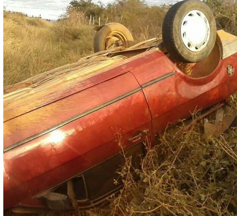 Carros capotam nas rodovias de Condeúba na última noite de São João