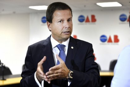 Presidente da OAB defende afastamento de Renan