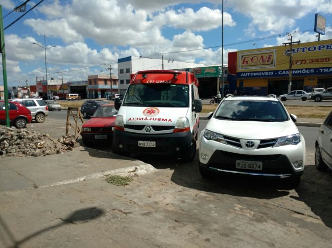 Condeúba: Ambulância do SAMU segue há 8 dias parada em oficina de Vitória da Conquista